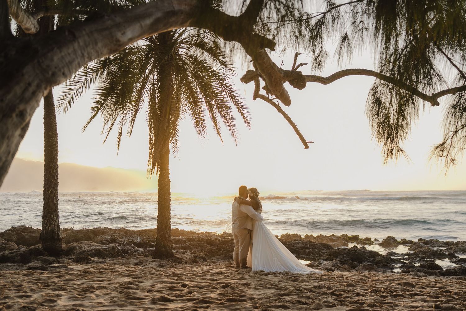Elopemet at sandy beach Oahu Hawaii.
Couple Photo black and white wedding