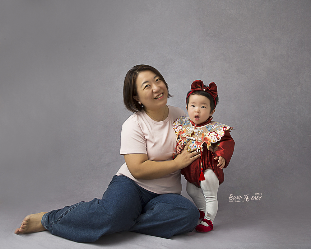 Lifestyle family photoshoot in Croydon Melbourne featuring relaxed and natural family portraits, genuine smiles, cuddles and timeless moment