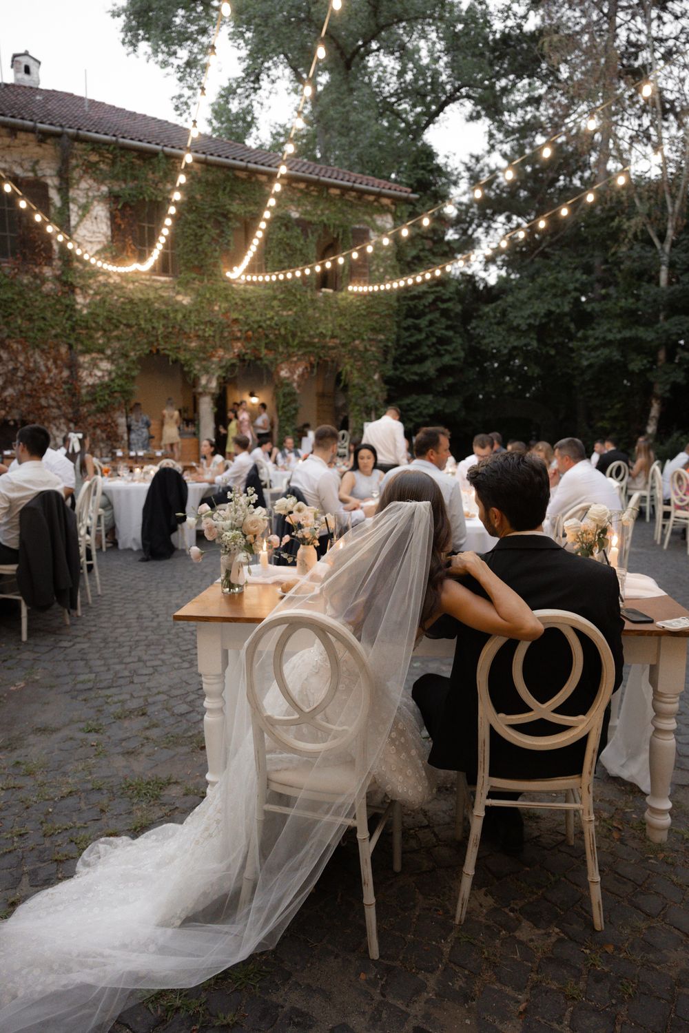 budapest photoshoot 
budapest wedding photographer 
elegant style photographer budapest