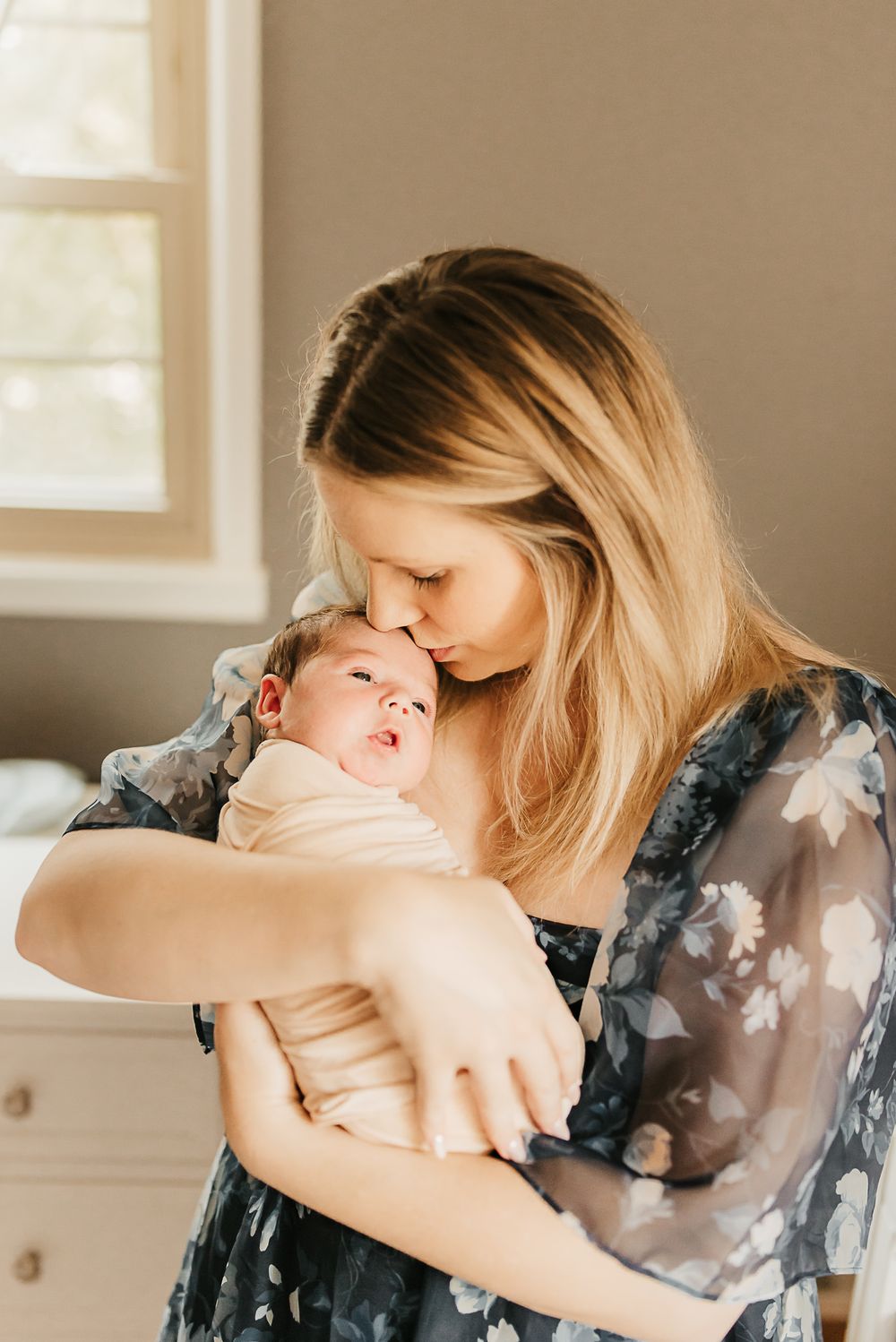 cincinnati newborn lifestyle photographer