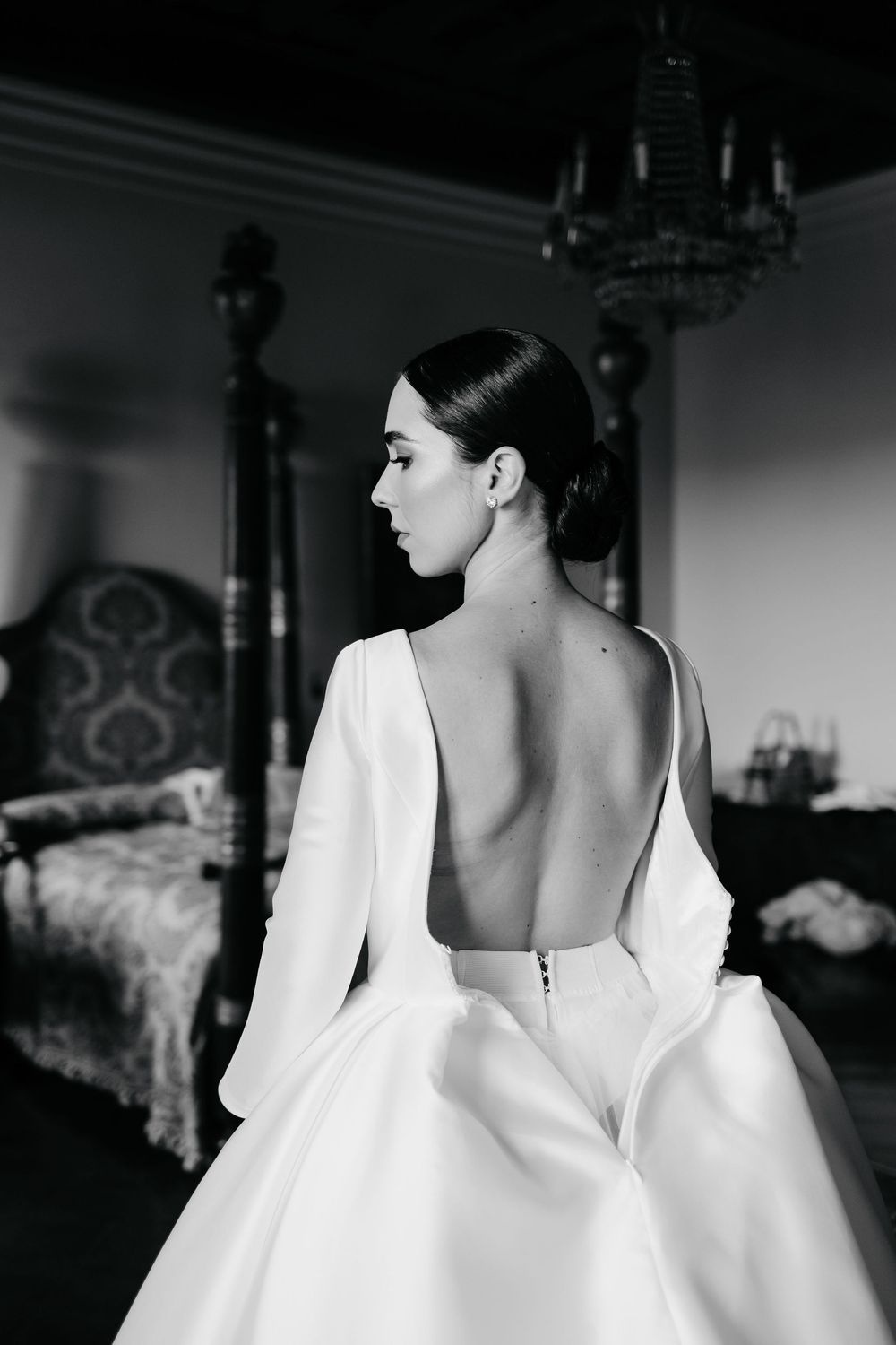 Timeless wedding atmosphere in Tuscany captured in an editorial style.