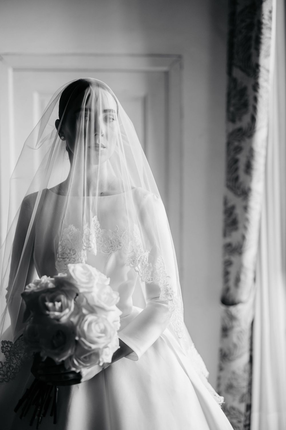 Luxury wedding details with white floral arrangements and refined styling.
