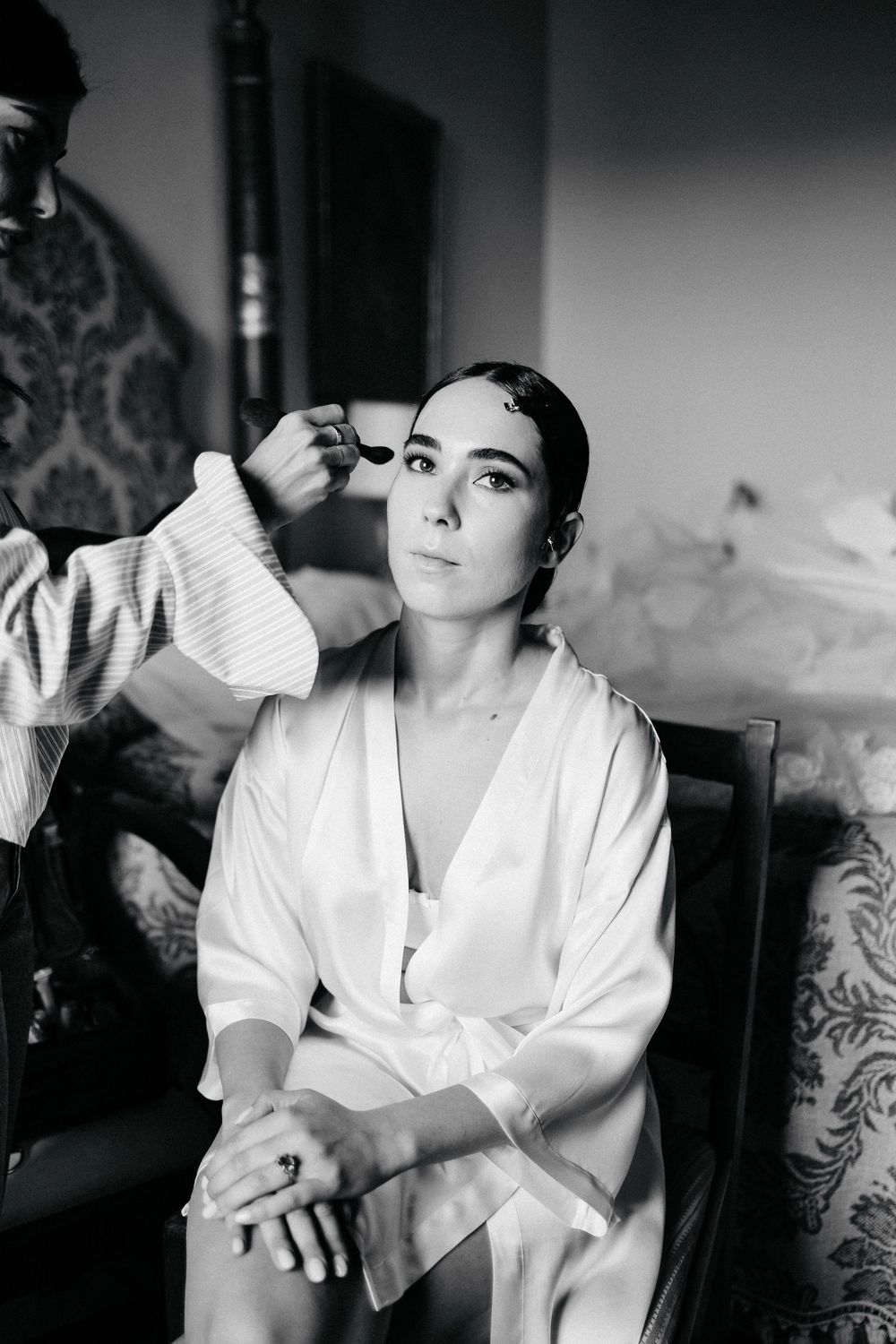 Timeless wedding atmosphere in Tuscany captured in an editorial style.