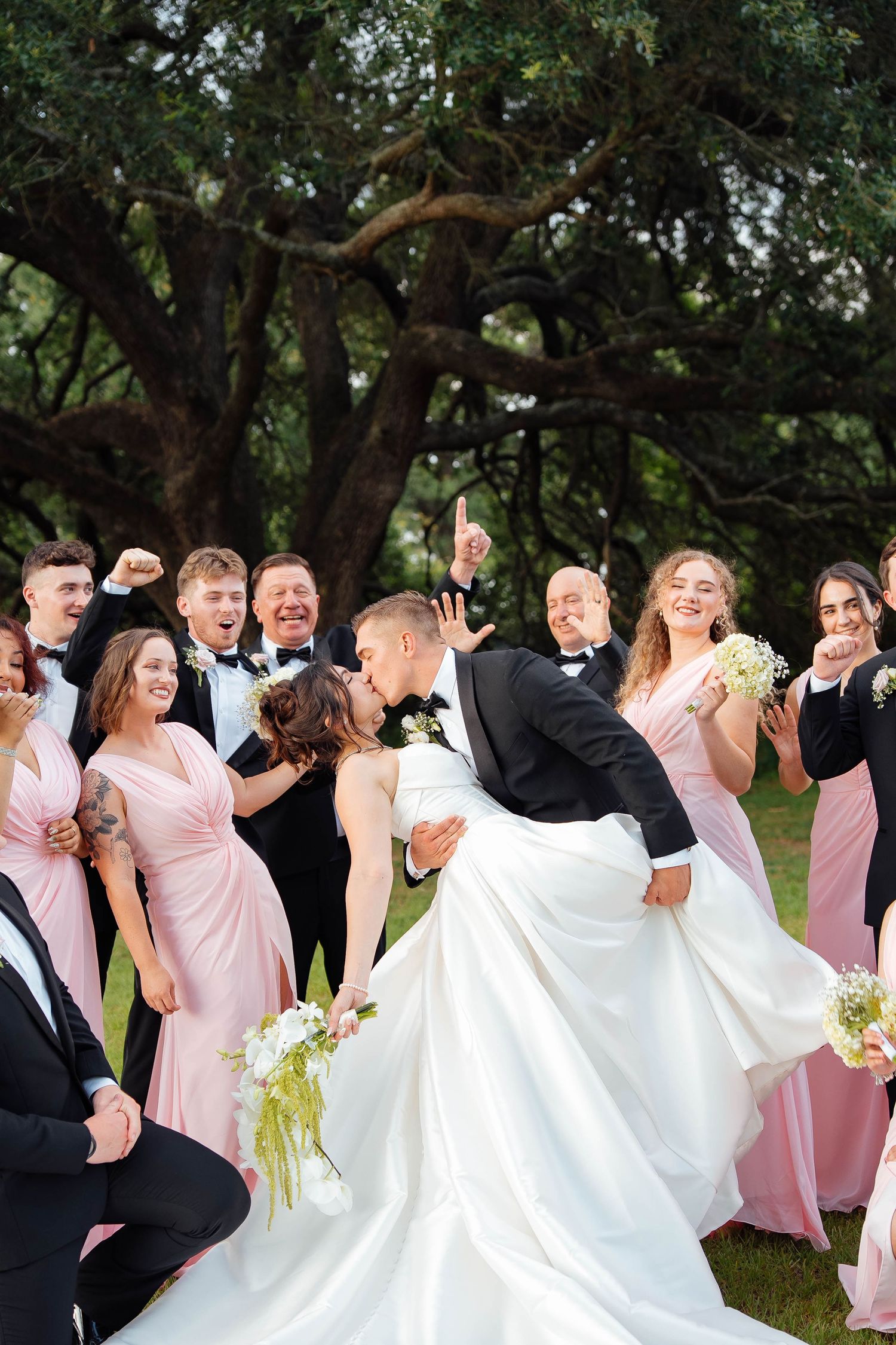 Wedding party photo at Sandlewood Manor