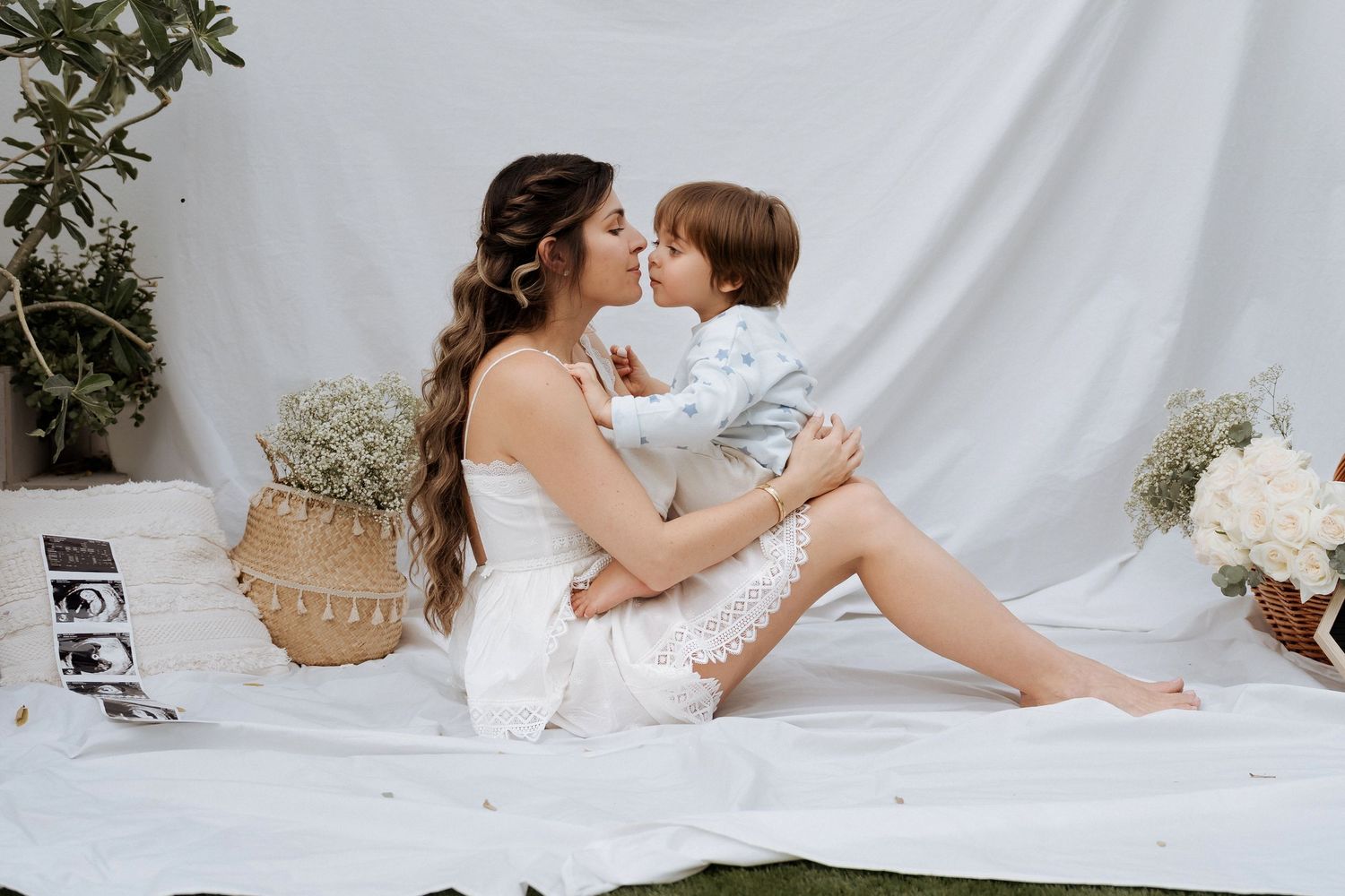Mother and toddler bonding during maternity photoshoot Dubai lifestyle session