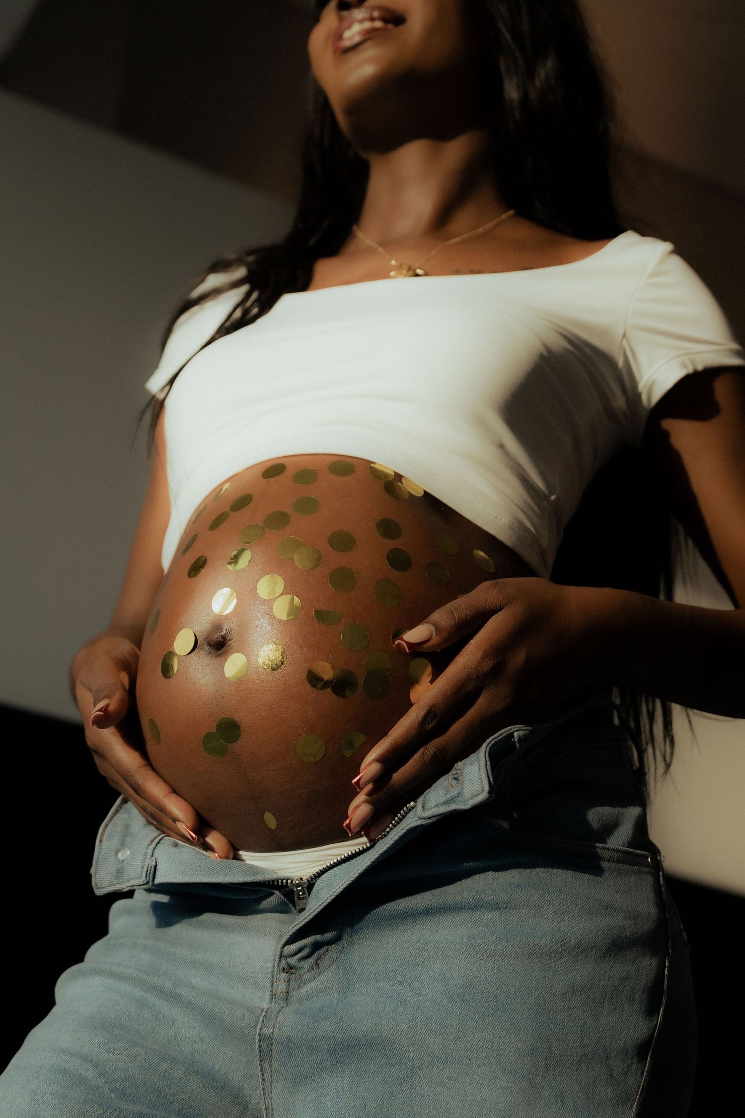 Maternity and family photoshoot in Dubai – couple with baby bump