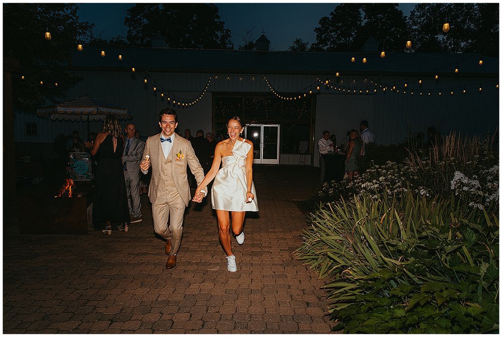 Boxed and Burlap Lake Geneva wedding Melissa Marie Photography