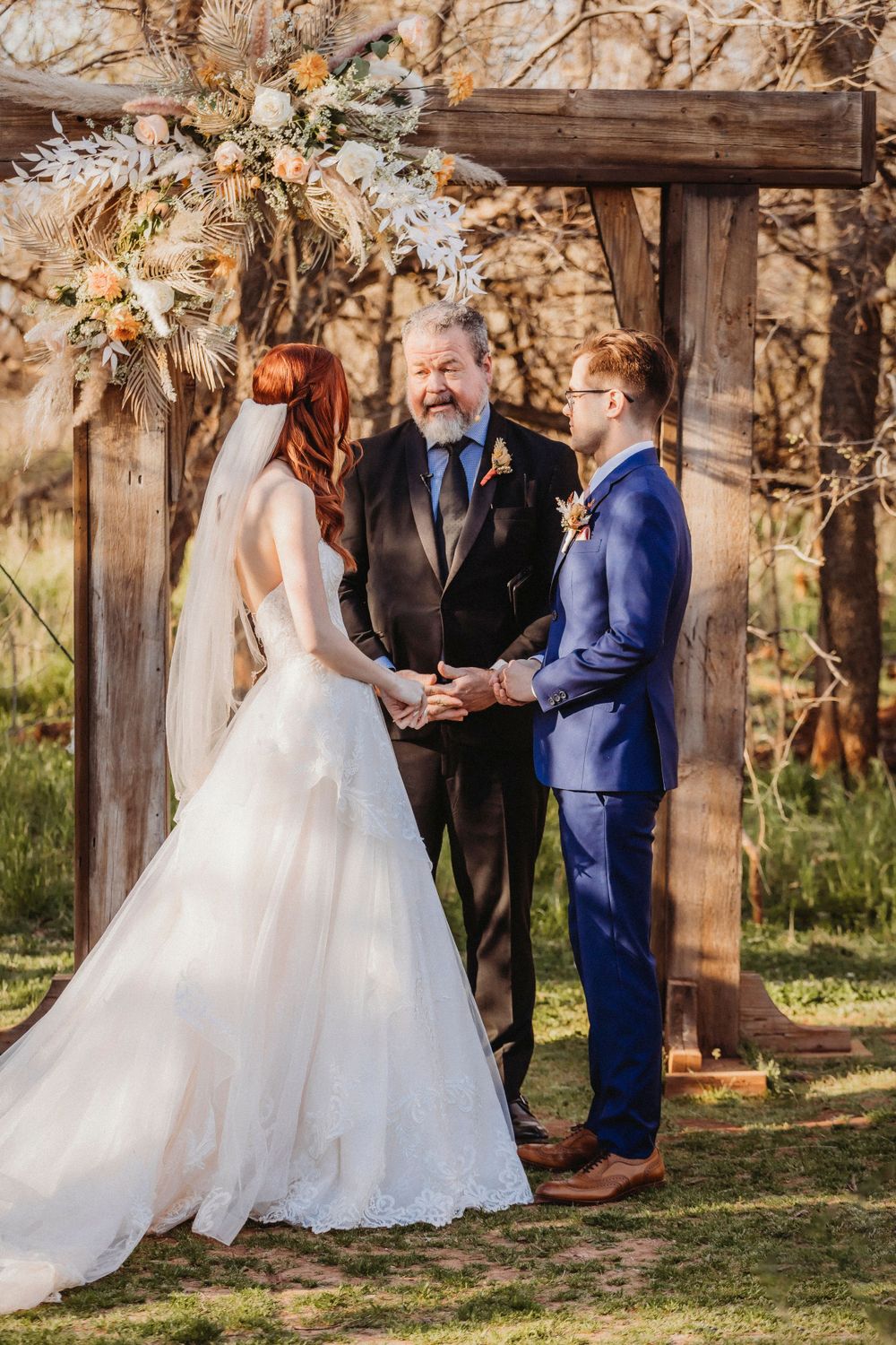 The barn at the woods edmond oklahoma wedding photographer