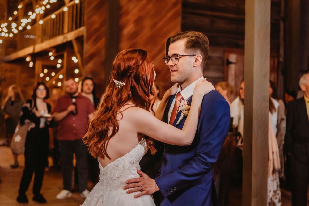 The barn at the woods edmond oklahoma wedding photographer