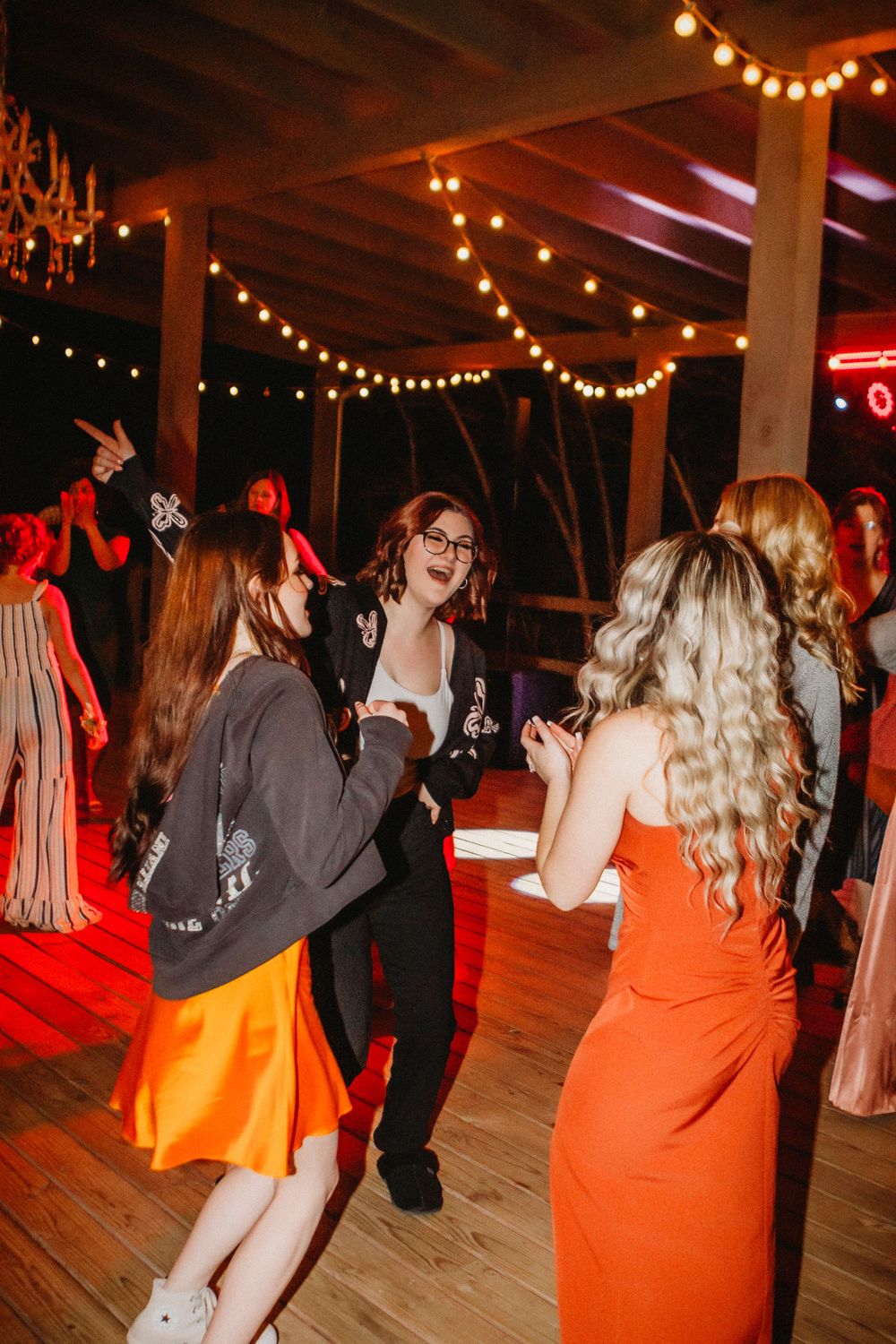 The barn at the woods edmond oklahoma wedding photographer