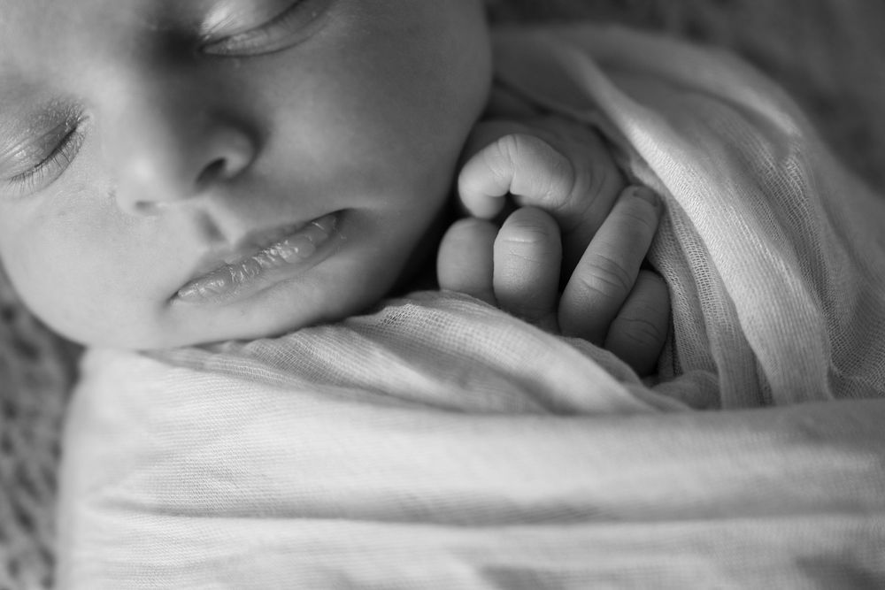 newborn hands captured in a photography session in Wollongong