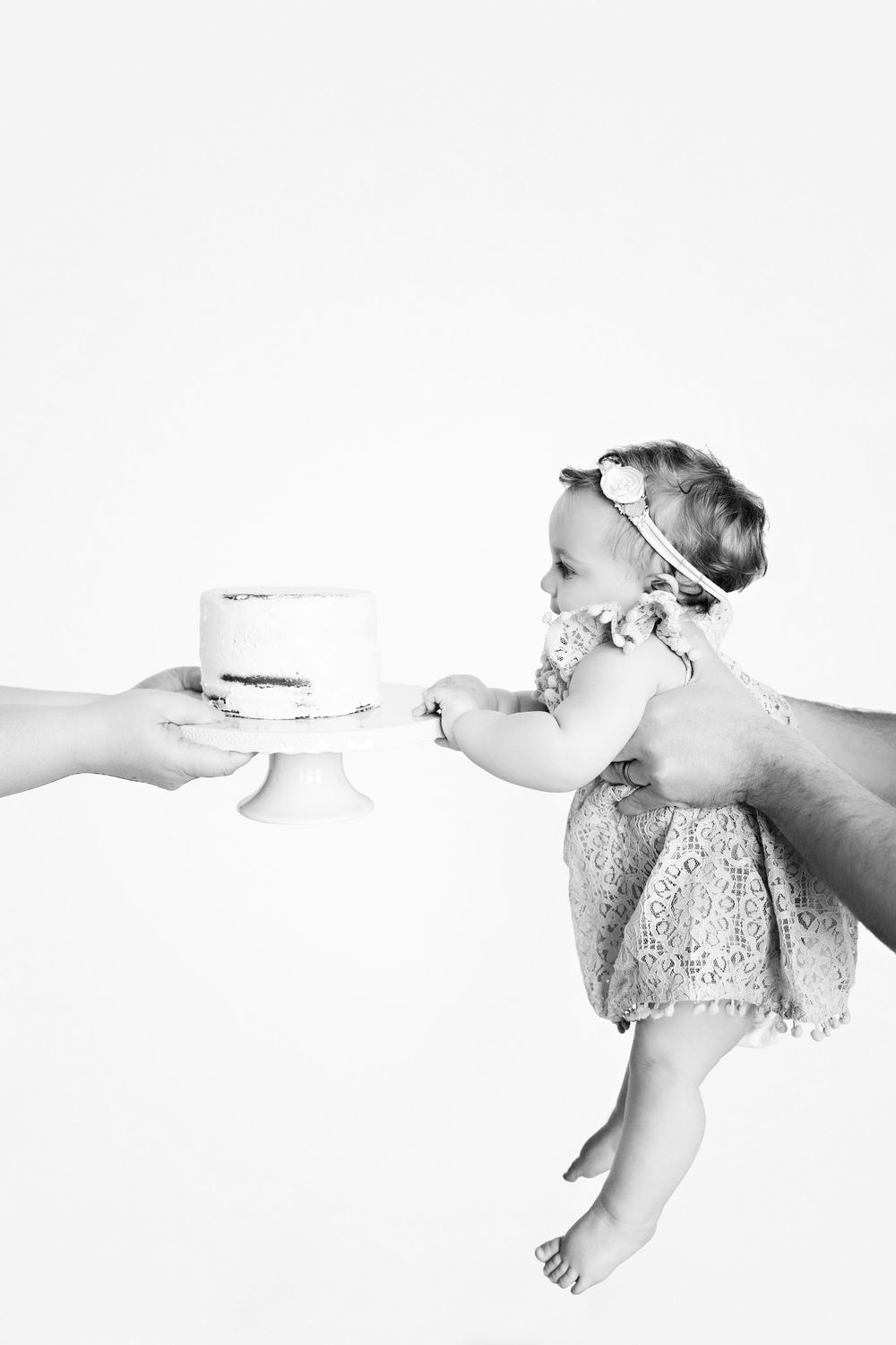 First birthday photos, family photography in Watertown WI Kendall Kuss Photography studio, cake smash photos
