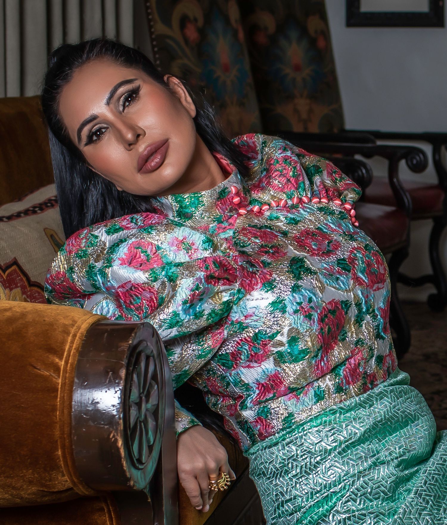 professional lifestyle portrait of female creative and influencer in Phoenix, Arizona. AZ influencer, woman photographer, micro influencer