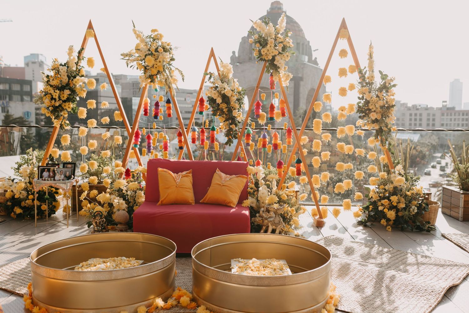 Modern wedding decor featuring geometric shapes and warm lighting with floral arrangements.