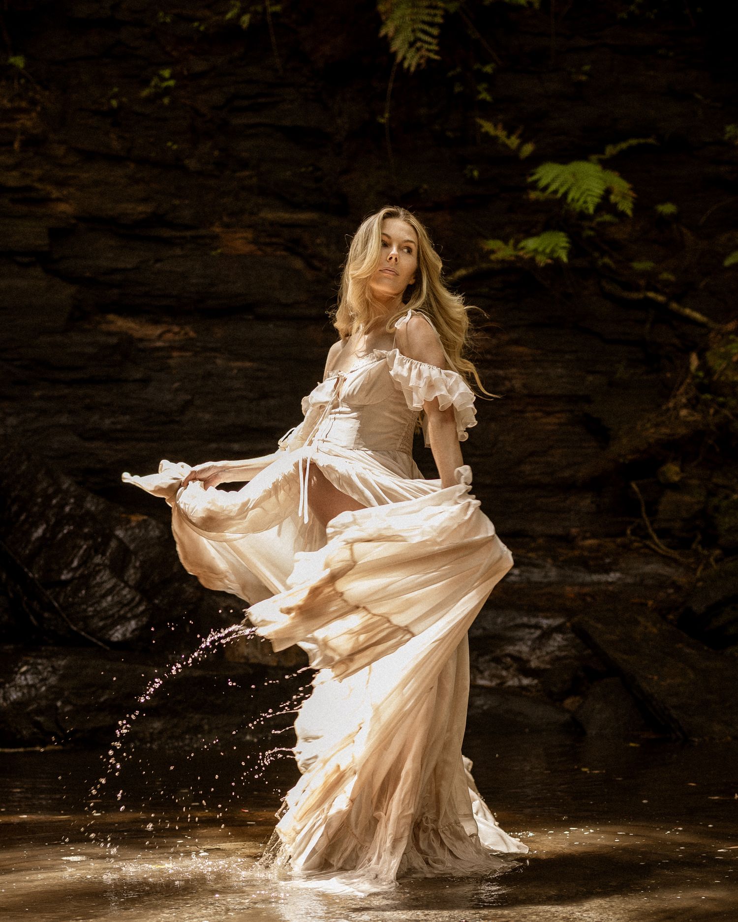 forest maternity photography session