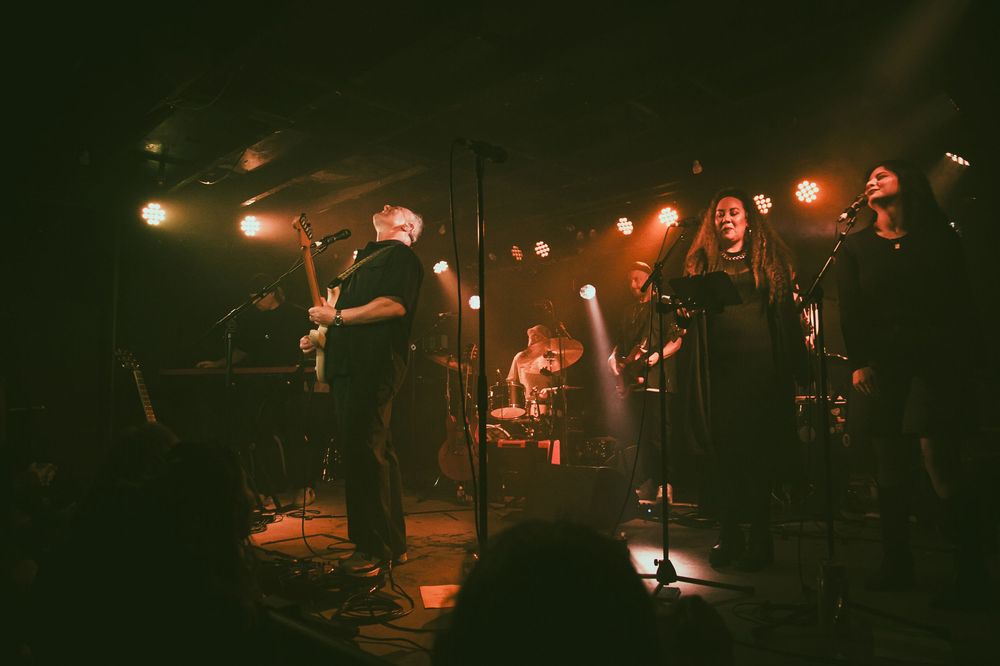 Live music, concert and gig photography, photo by New Zealand photographer Andy Snaps. Louis Baker