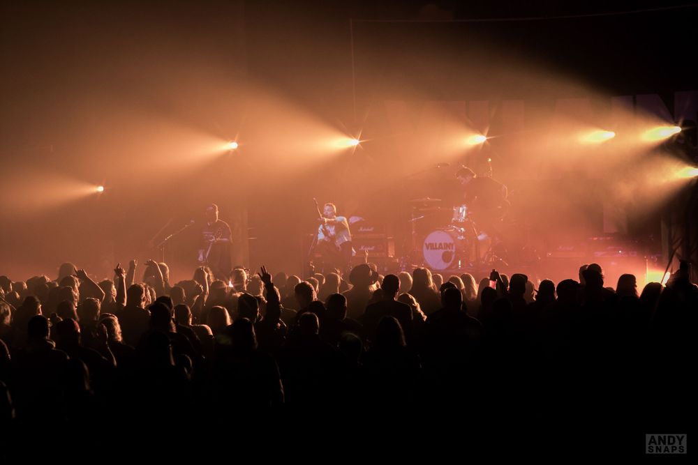 Live music, concert and gig photography, photo by New Zealand photographer Andy Snaps. Villany.