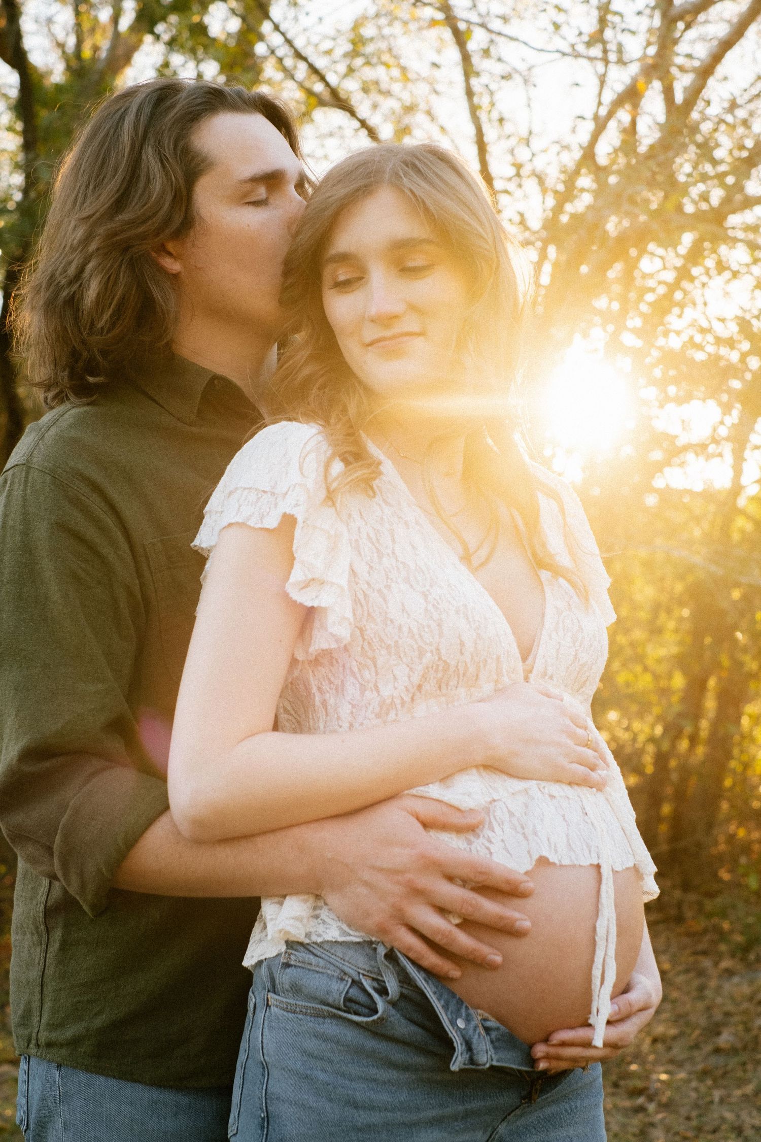 Romantic maternity portrait of expecting parents at Sheffield Park dock in Jacksonville Florida