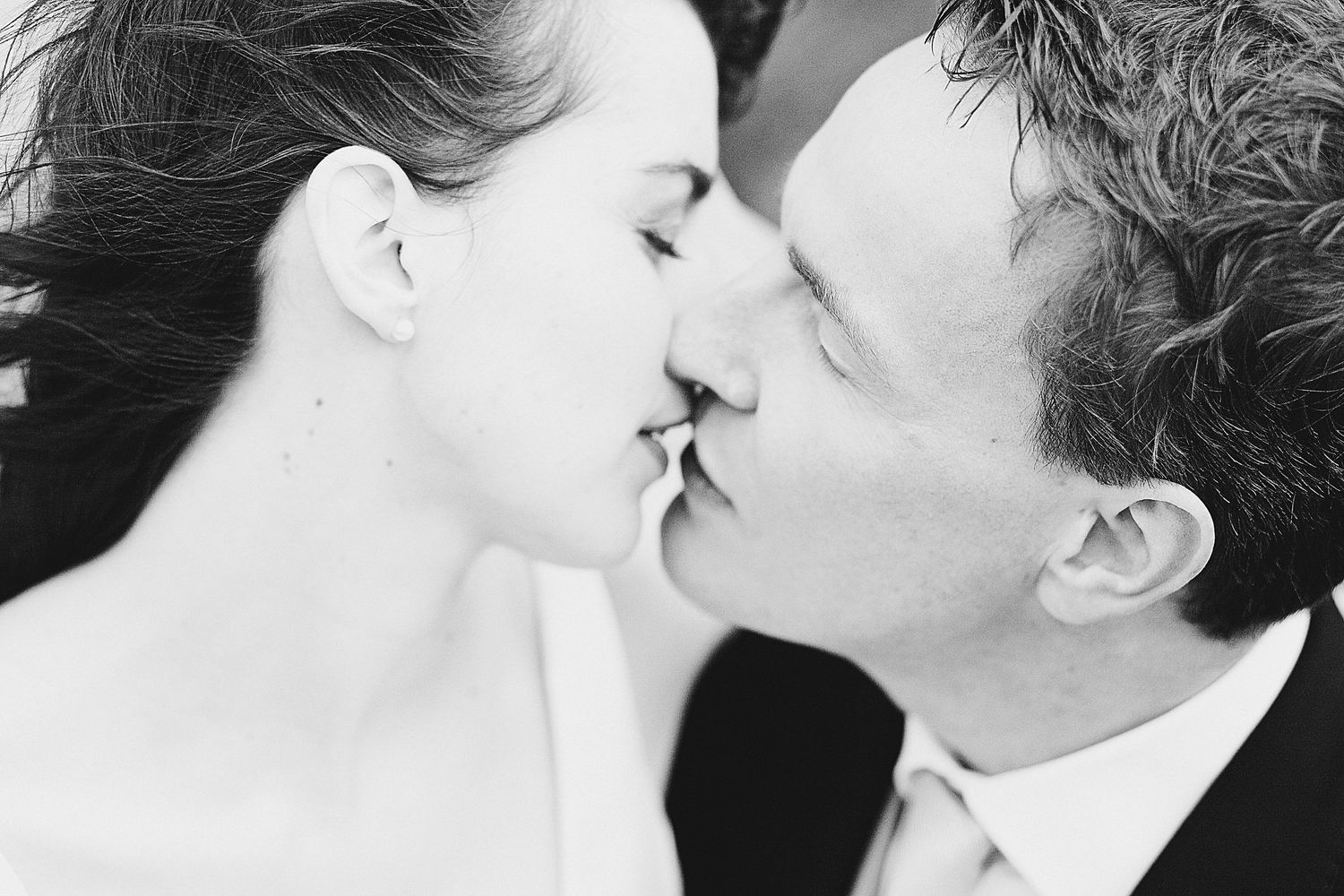 couple kissing close-up