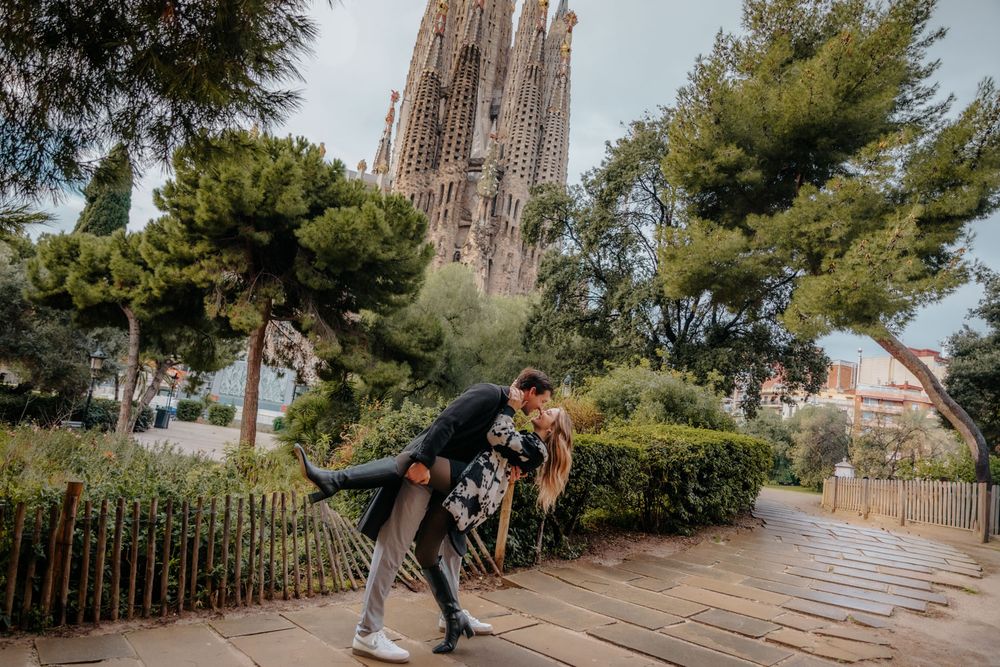 Joyful couple sunrise Sagrada Familia lake Anniversary photoshoot Barcelona BarcelonaLoversPH