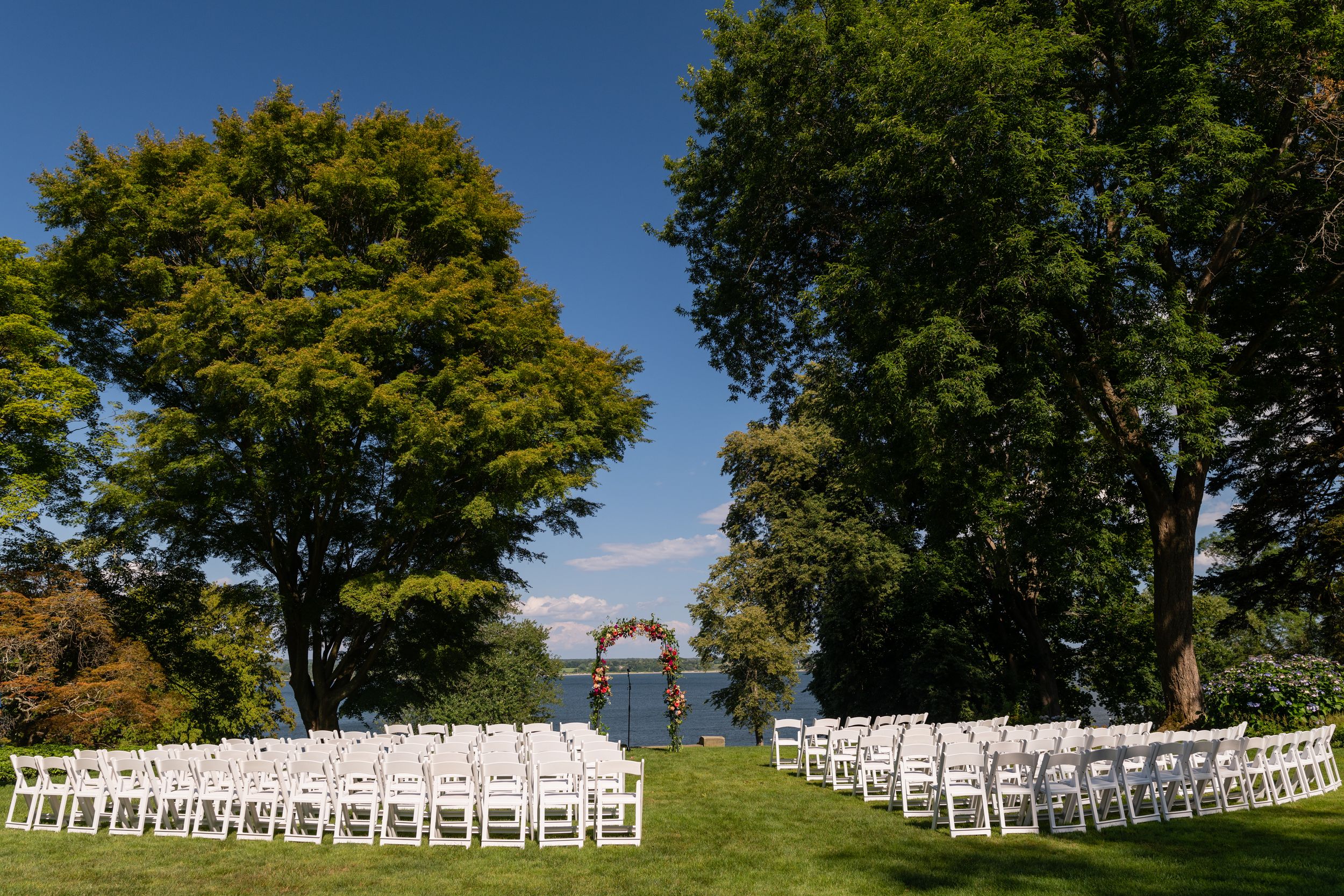 Glen Manor House wedding venue. High-end documentary wedding photography and luxury heirloom albums in Portsmouth, Rhode Island.