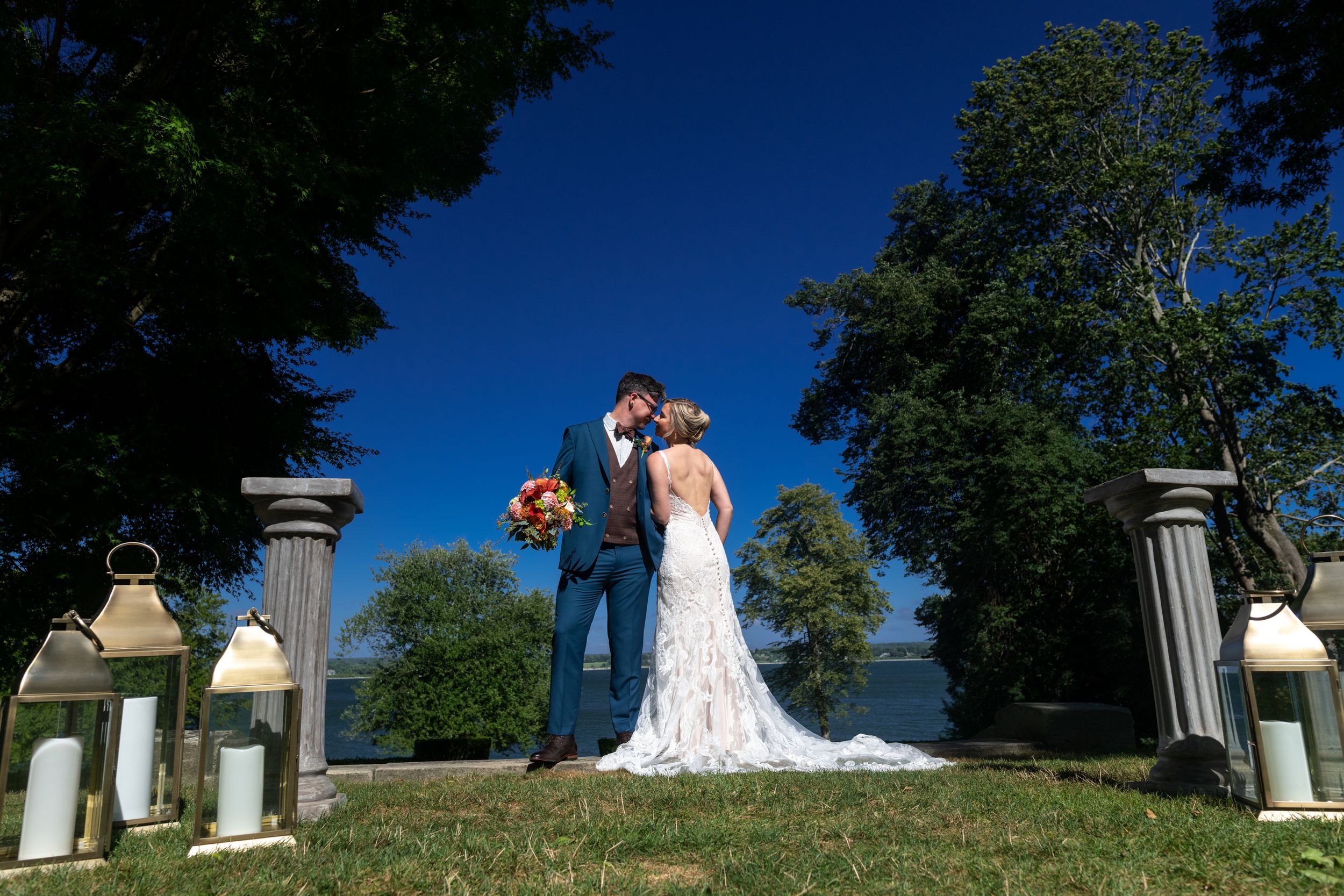 Glen Manor House wedding venue. High-end documentary wedding photography and luxury heirloom albums in Portsmouth, Rhode Island.