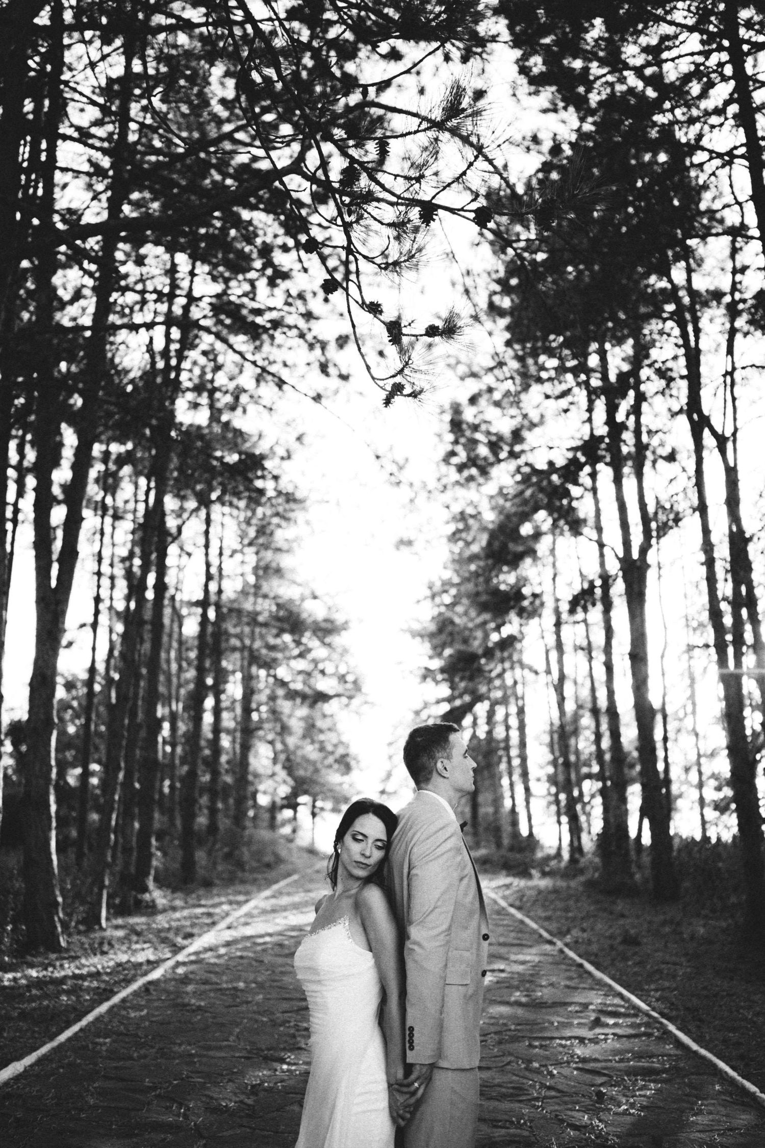 Сватбена фотография - Делян Наров, част от сватбената фотосесия на Галина и Иван около винарска изба и хотел Седем Поколения Мечка.