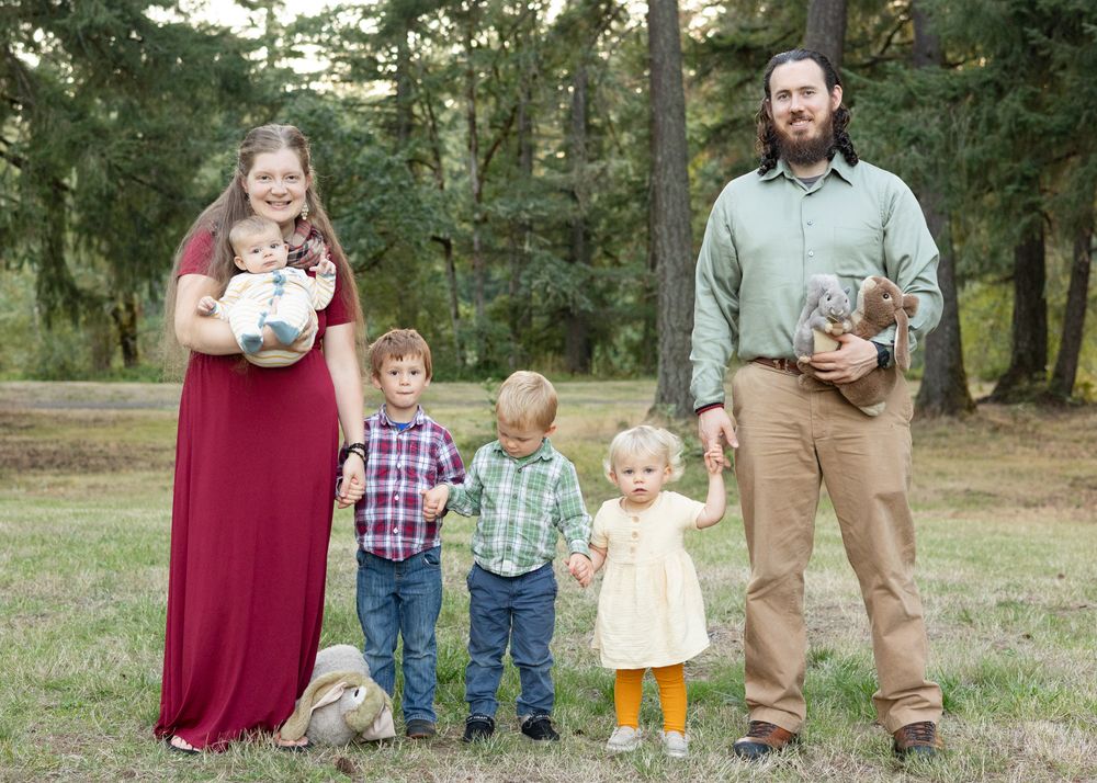 Estacada, Oregon Family photo session, Family of six, Oregon family photographer, shy children’s portraits, big family