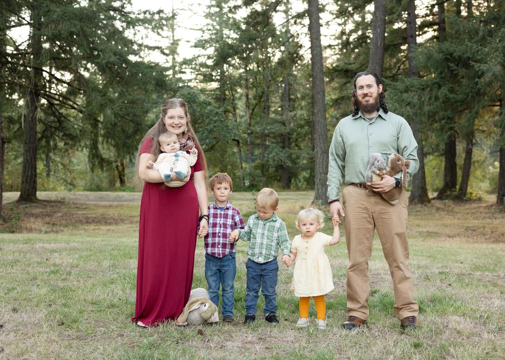 Estacada, Oregon Family photo session, Family of six, Oregon family photographer, shy children’s portraits, big family