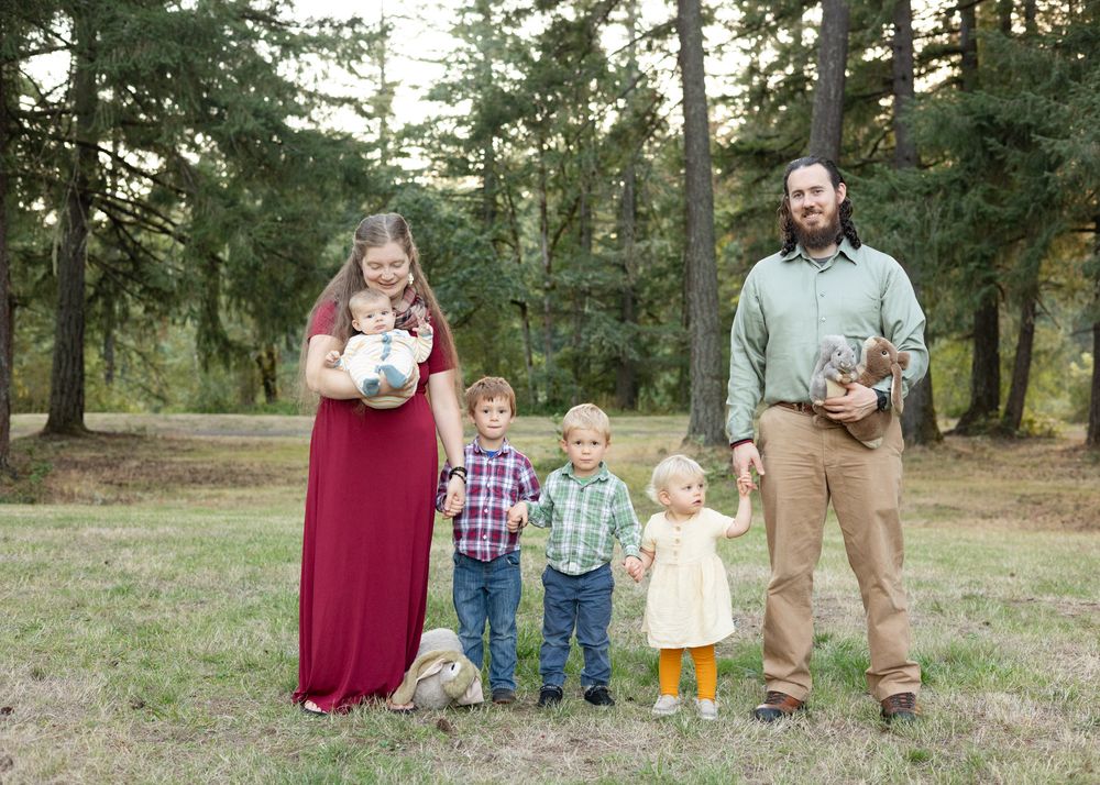 Estacada, Oregon Family photo session, Family of six, Oregon family photographer, shy children’s portraits, big family