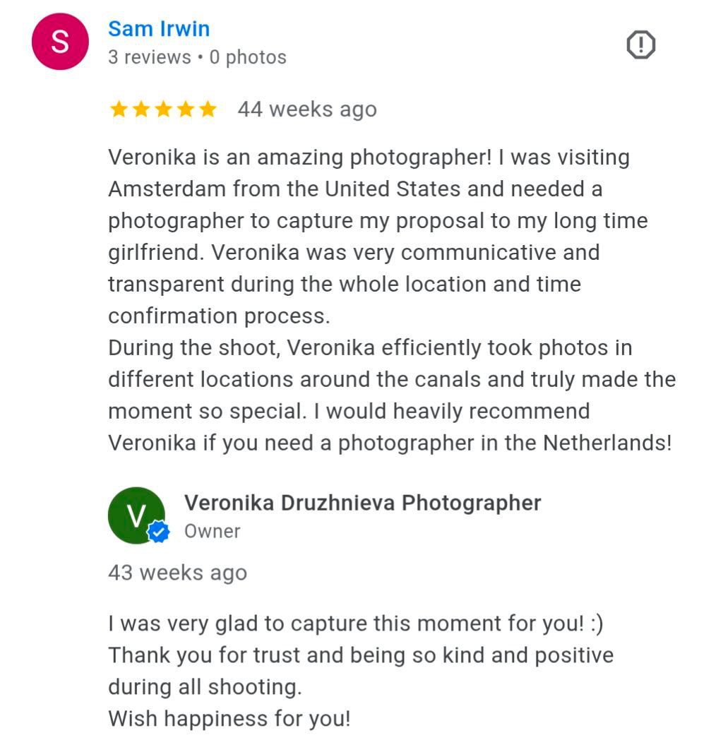 Screenshot showing a glowing testimonial review for photography services in Amsterdam.