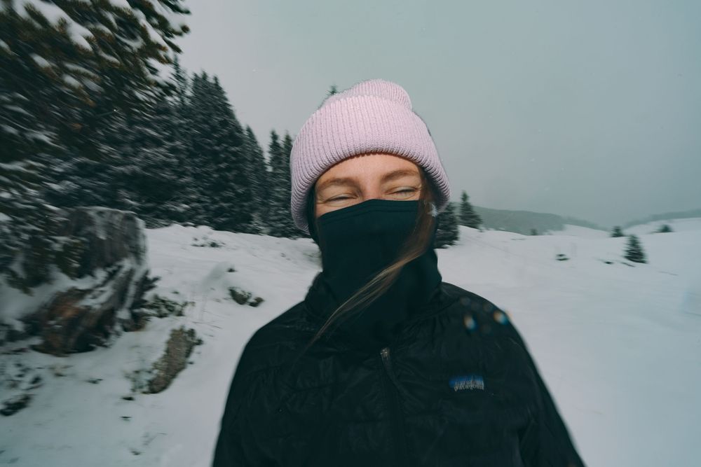 Chixxs on Board Merch clothes photography marketing.
a girl wearing a pink hat and a black mask
Photographer: Urban Engel Perspectiva