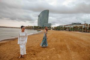 Elegant and natural couple portraits on Barceloneta Beach in the morning