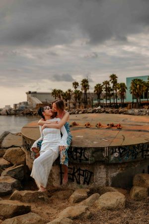 Barcelona love story photoshoot on Barceloneta Beach