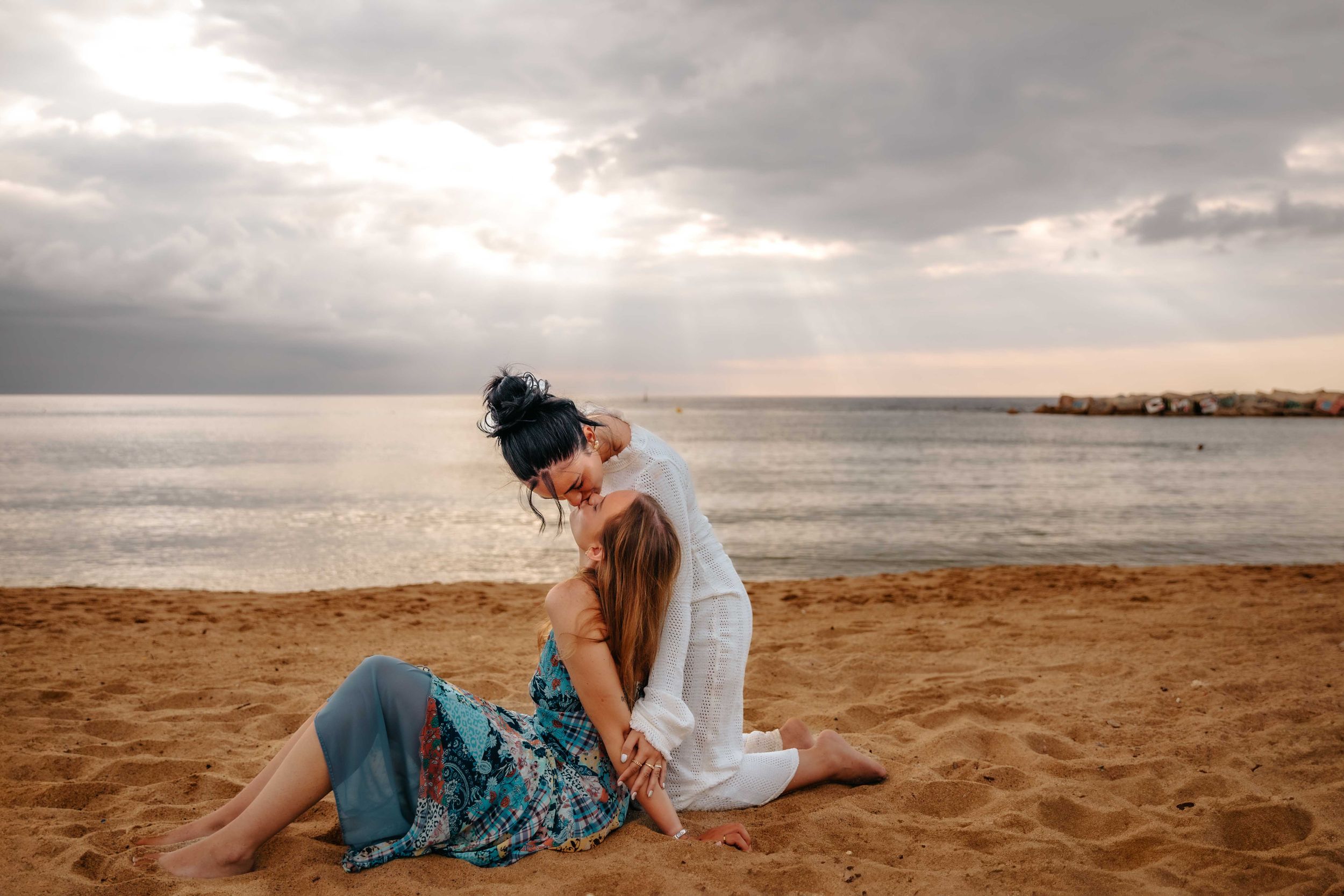 Morning couple photography session on Barceloneta Beach with soft natural light
