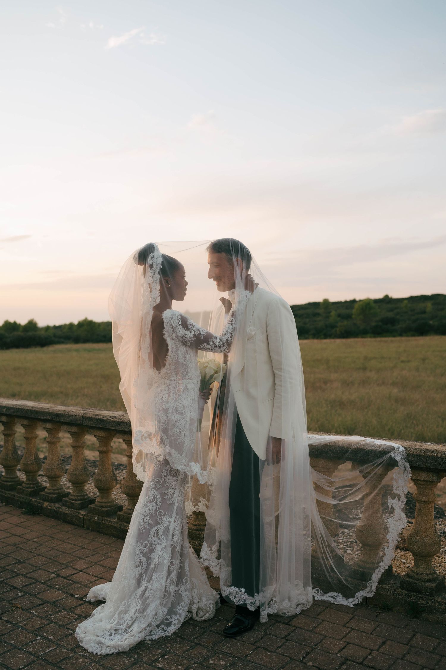 mariage robe var sud mer south wedding bride marié groom Provence soleil photographe photo shooting fleurs flowers paca