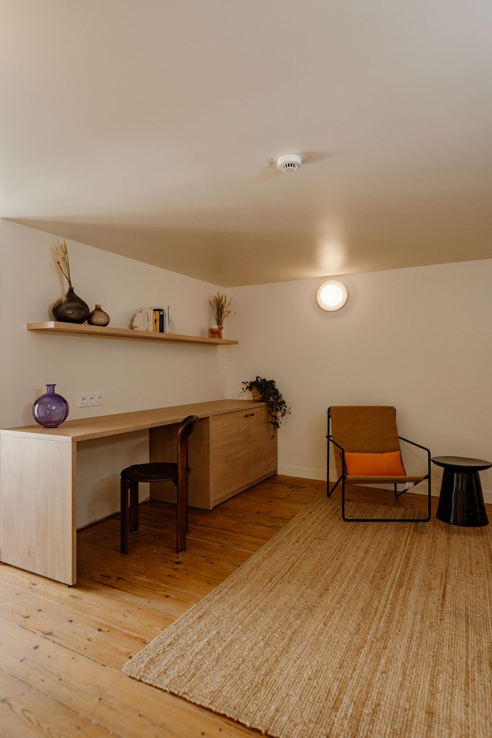 bureau dans une chambre