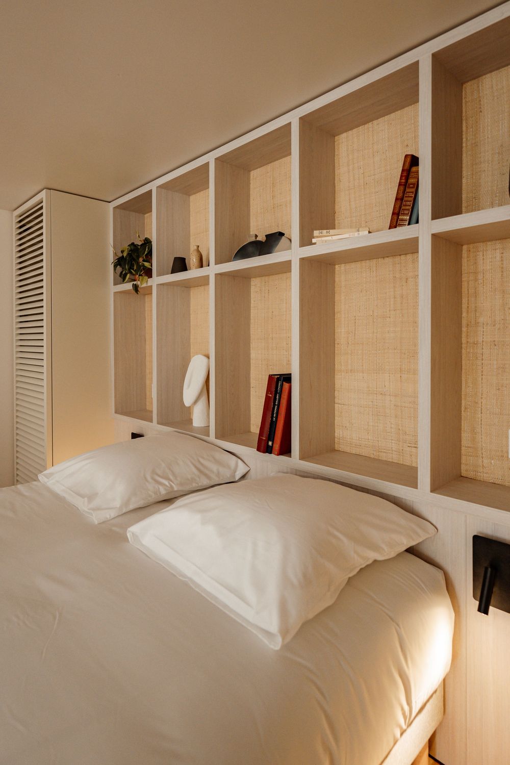 photo d'une tête de lit moderne d'un hôtel