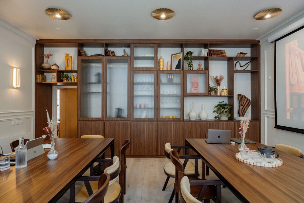 photo d'une salle de réunion d'un hôtel