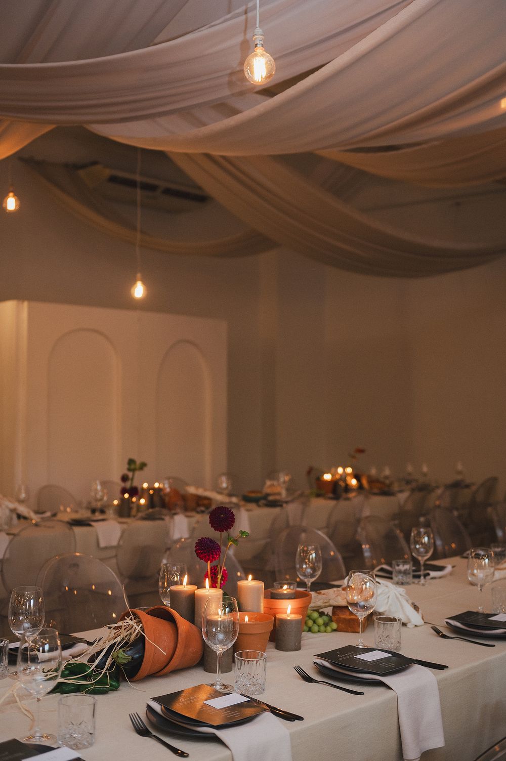 Elegant wedding décor featuring neutral florals, candles and refined table styling