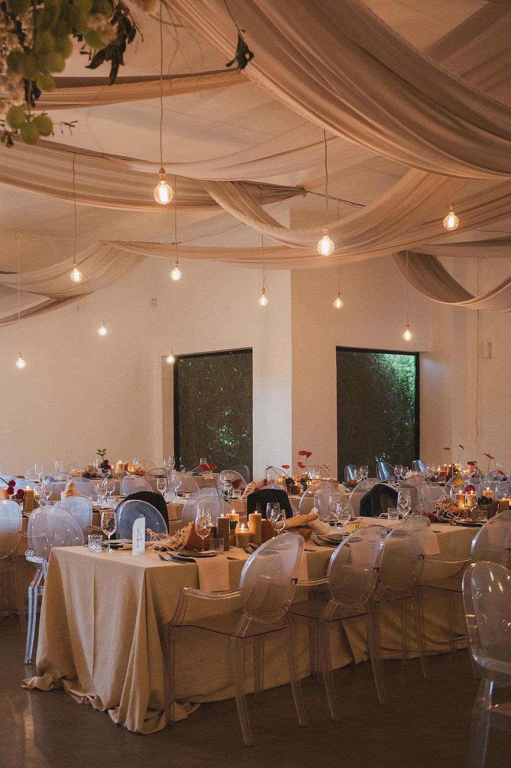 Editorial-inspired wedding reception décor with understated luxury details