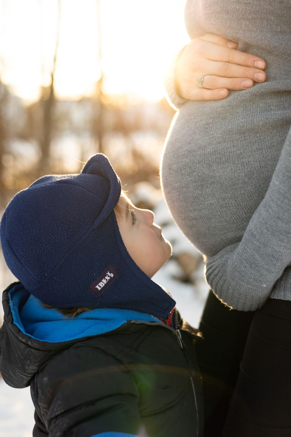 Maternity photoshoot winter