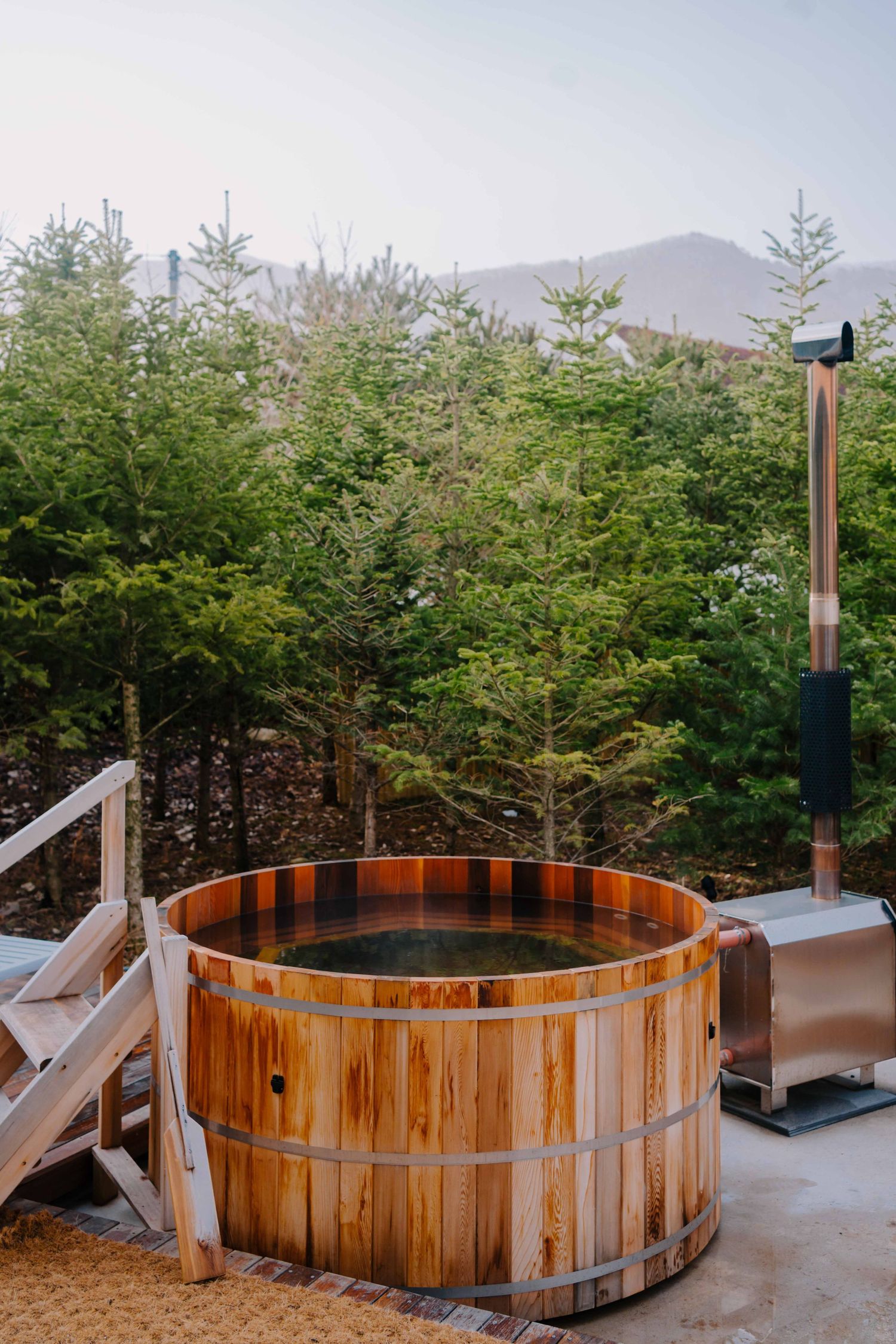 hinoki outdoor tub in chwihoga house korea