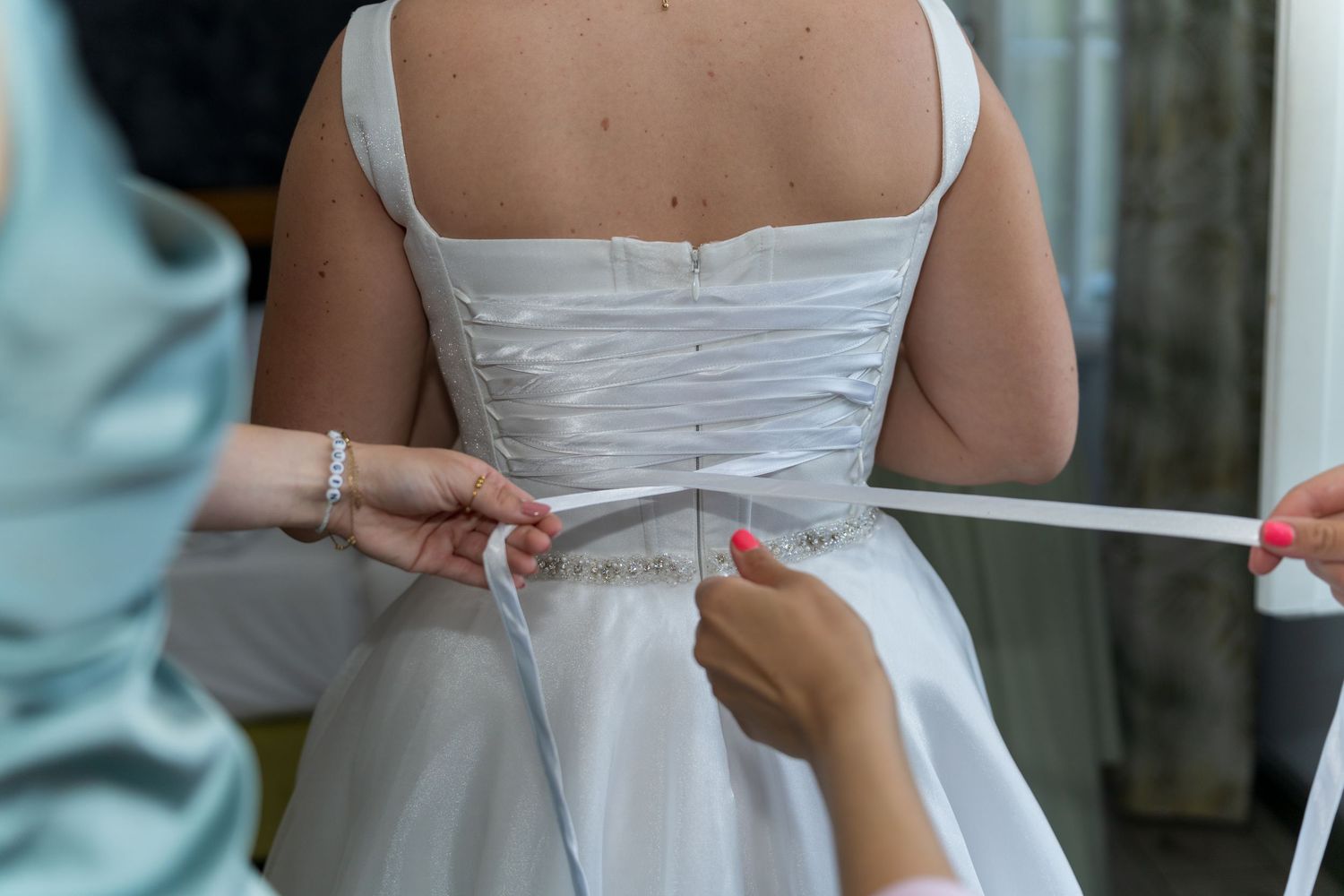 Hochzeitsfotograf Brandenburg –Getting Ready Brautppar Bilde im Schloss & Gut Liebenberg