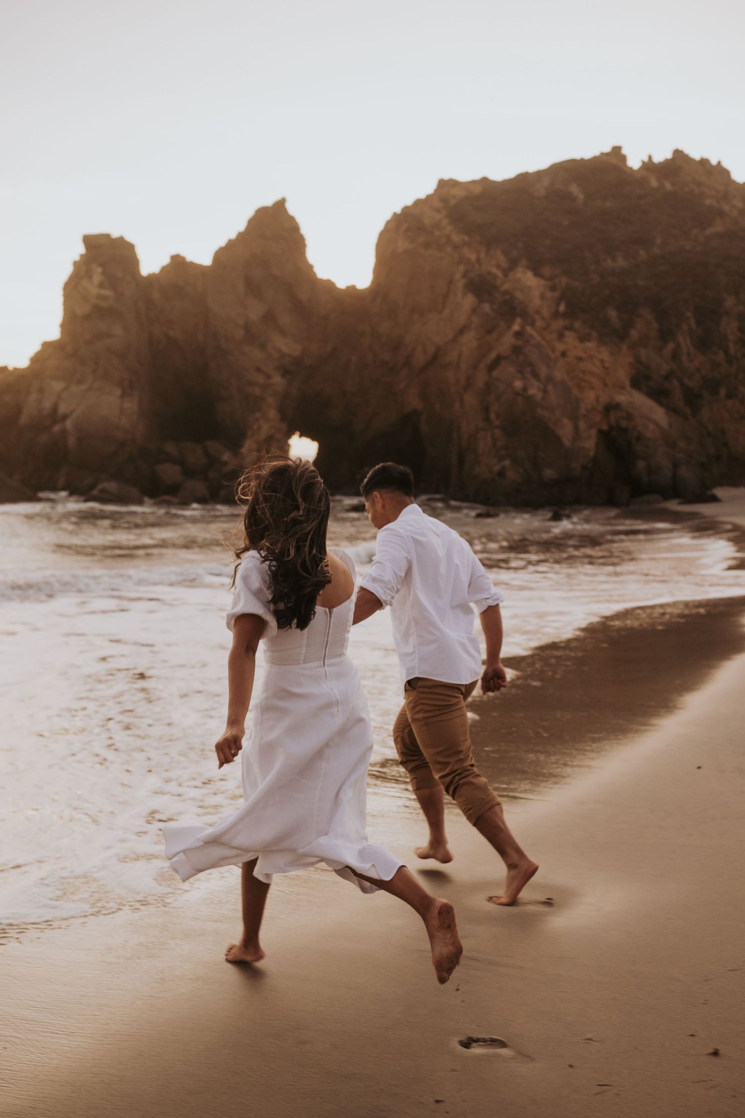 beach Engagement Photo Outfits