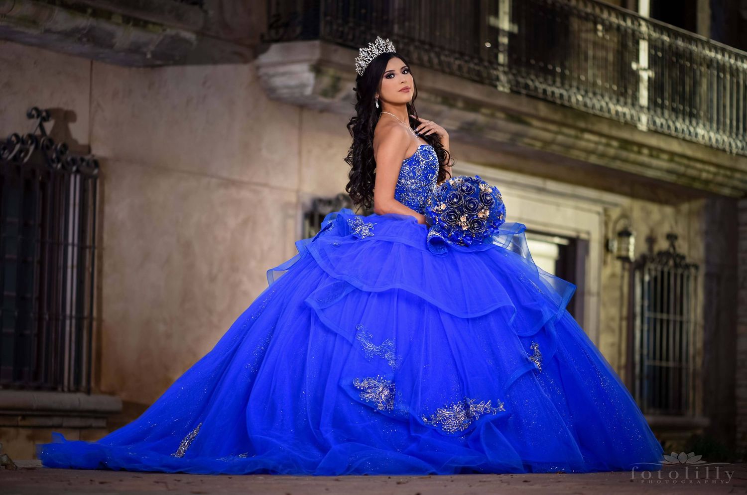 Fotógrafo de quinceañera en DFW especializado en sesiones previas, evento completo y retratos familiares