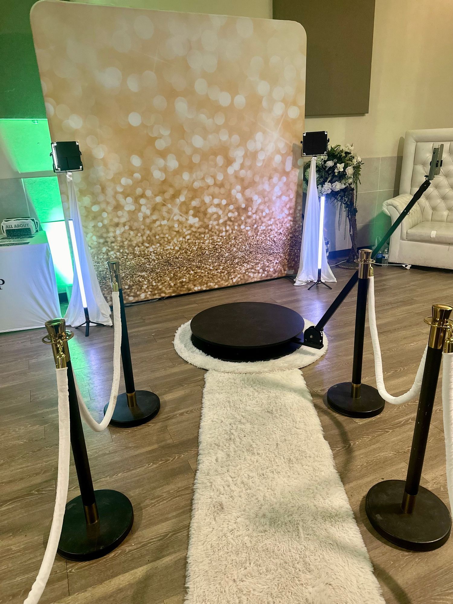 360 Video Booth 
Boomerangs
GIFs
Customizable props
Backdrops
Templates
High-quality photos
Instant social sharing