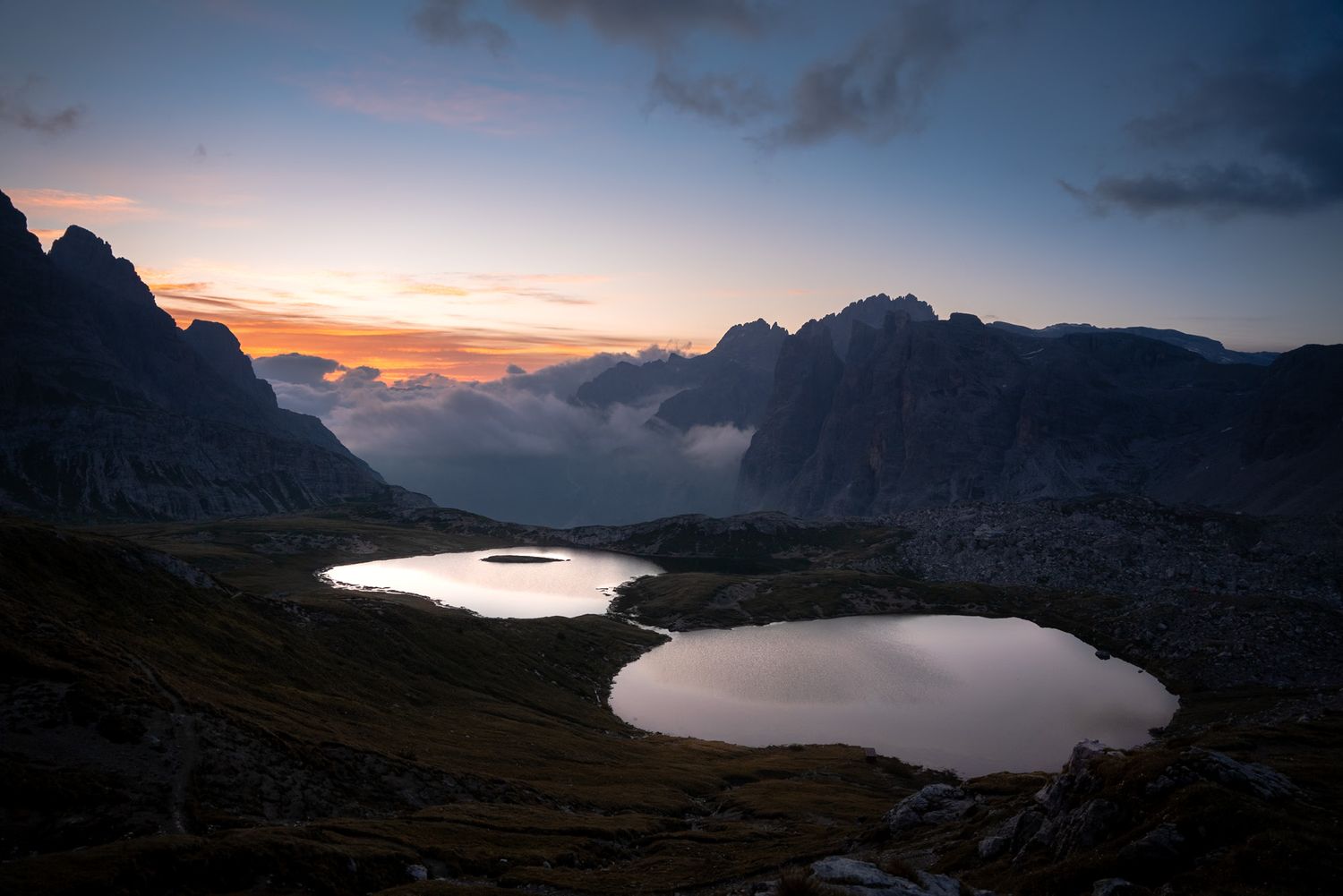 coucher de soleil sur les lacs des tre cime dans les dolomites
