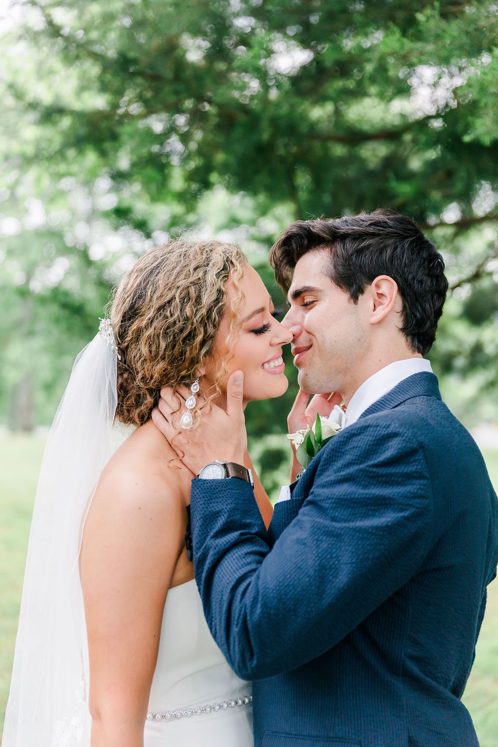 bride and groom ravenswood mansion in brentwood, tennessee