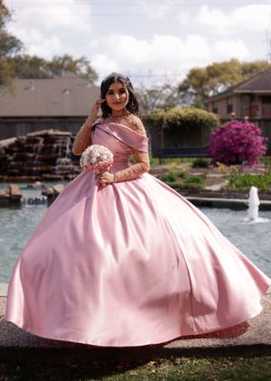Sweet sixteen outdoor session/portrait mowing inherited pink quince dress and in front a water cascade.